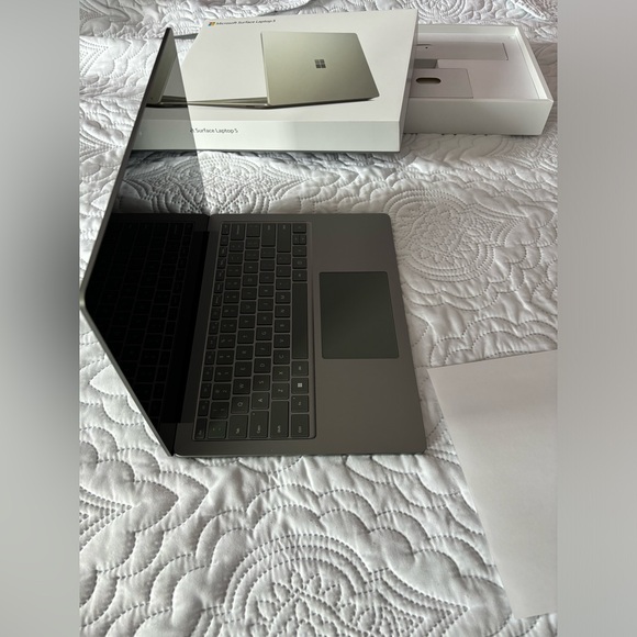 SURFACE LAPTOP 5 (un-used gift) - Picture 4 of 12